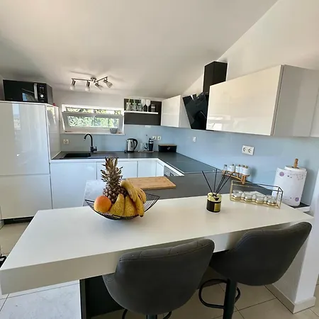 Lux Sea-view Apartment *